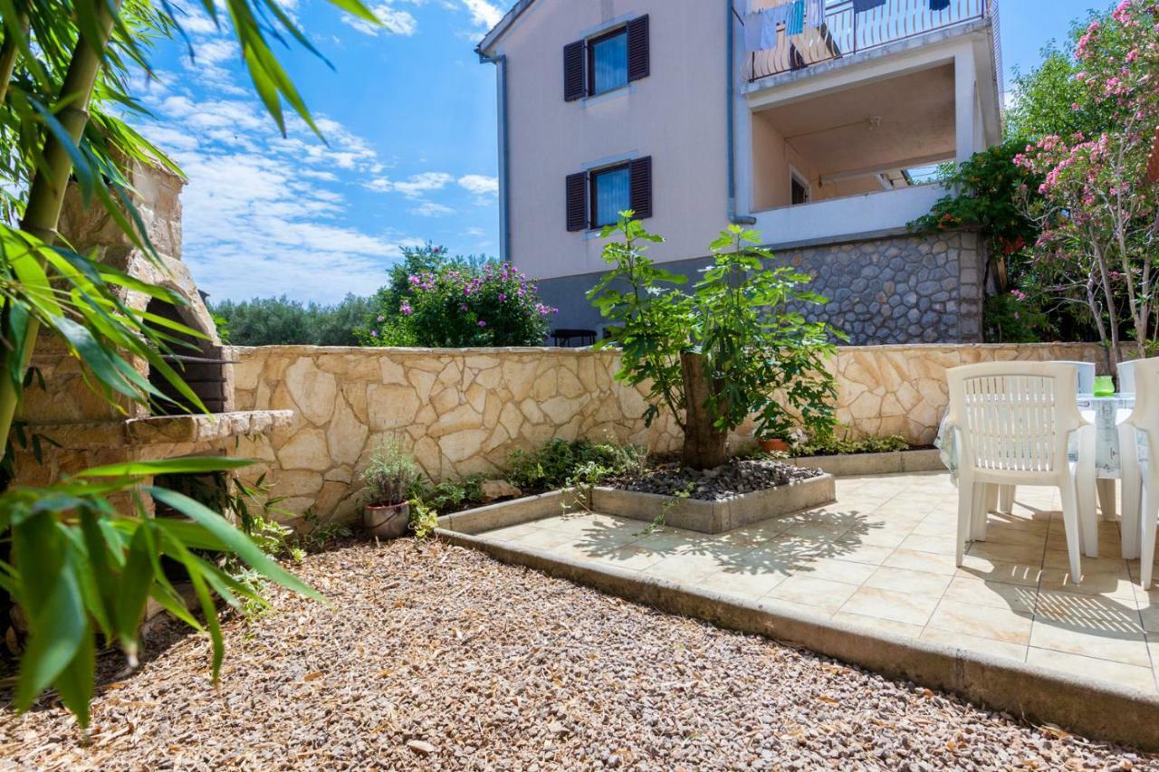 Marina Apartment Malinska Exterior photo